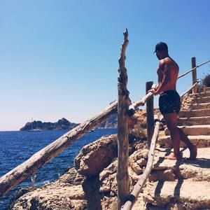 Meet your Posher, Charles